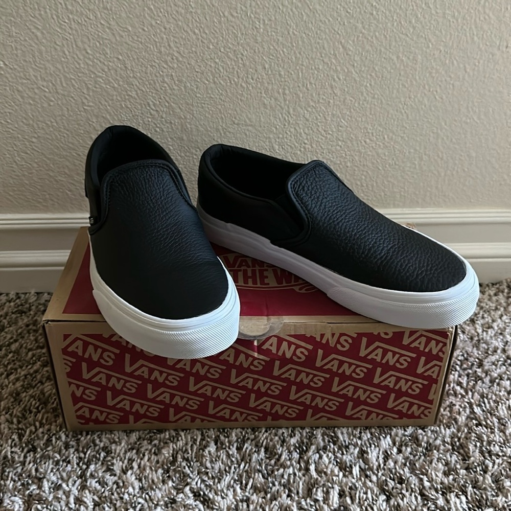 *new* Vans Uni-Sex classic slip on black leather